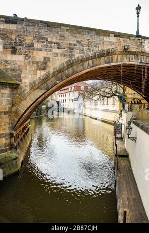 Prag, Tschechische republik - 19. März 2020. Certovka Teil an der Karlsbrücke Stockfoto