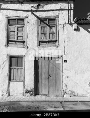 Architektonische Details von alten Gebäuden und Häusern in der historischen Altstadt von Guia de Isora, auf der Insel Tenera, auf den Kanarischen Inseln, in Spanien Stockfoto