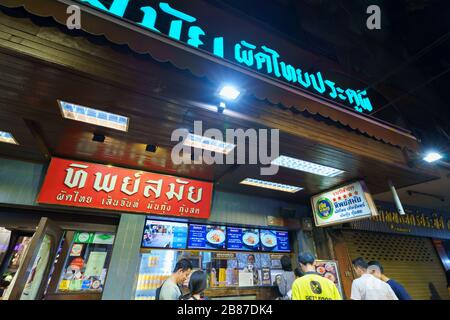 BANGKOK/THAILAND - 31. Dezember: Thipsamai Restaurant Pud Thai Pre tu Phe die beste Straße mit blick auf die thailändische Küche in der Stadt oder Fried Nudel Thai-Sty Stockfoto