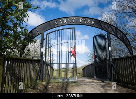 Der Eingang zum Carey Park, Northwich, Cheshire - Carey Park befindet sich auf dem Gelände der ehemaligen Witton Deponie. Ein siebenjähriges Projekt zur Rückgewinnung Stockfoto