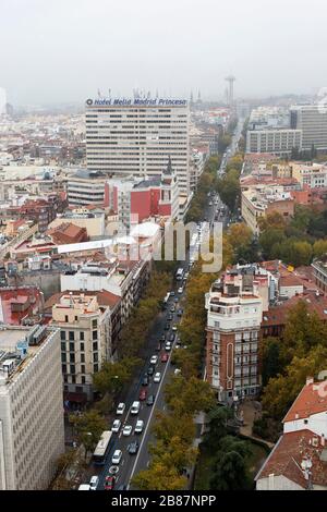 Panoramablick auf Madrid an einem regnerischen Tag, Spanien Stockfoto