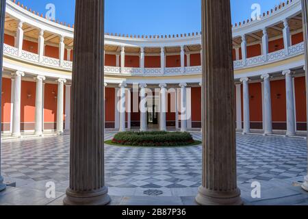 Athen, Griechenland - 1. März 2020: Neoklassizistischer Gebäudeinnenraum der Zappeion-Halle Stockfoto