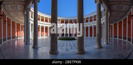 Athen, Griechenland - 1. März 2020: Das Zappeion Hall neoklassizistisches Gebäude Innenansicht Stockfoto