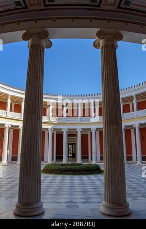 Athen, Griechenland - 1. März 2020: Neoklassizistischer Gebäudeinnenraum der Zappeion-Halle Stockfoto