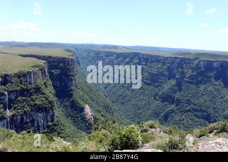 Das ist die Festung Aparados! Dort befindet sich der Serra-Geral-Nationalpark. Rio Grande do Sul, Brasilien, America Latina Stockfoto