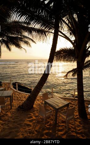 Sri Lanka, Galle, Unawatuna, Strandcafé bei Sonnenuntergang Stockfoto