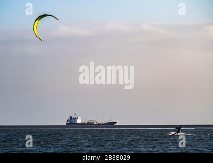 Kitesurfer, Borkum, Insel, Ostfriesland, Winter, Saison, Herbst, Niedersachsen, Deutschland, Stockfoto