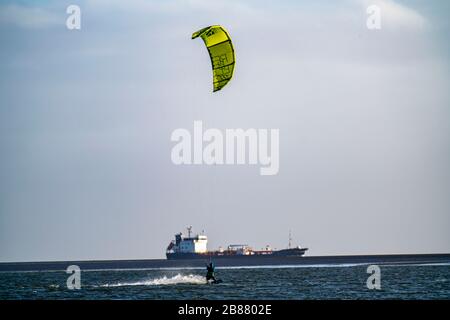 Kitesurfer, Borkum, Insel, Ostfriesland, Winter, Saison, Herbst, Niedersachsen, Deutschland, Stockfoto