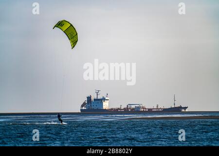 Kitesurfer, Borkum, Insel, Ostfriesland, Winter, Saison, Herbst, Niedersachsen, Deutschland, Stockfoto