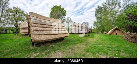 Museumsdorf am Opfermoor Niederdorla, rekonstruierte Siedlung aus dem 3. Jahrhundert n. Chr., Opfermoor-Vogtei Niederdorla Stockfoto