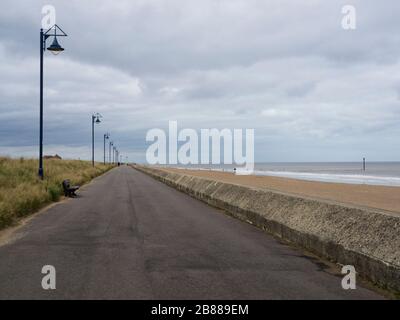 Entlang der Promenade zwischen Maplethorpe und Sutton on Sea, Lincoln, Großbritannien Stockfoto