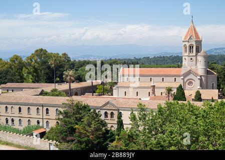 Gebäude der Stift Lerins: Kloster der Cisterciszistern auf der Insel Saint-Honorat an der französischen Riviera bei Cannes. Sightseeng in Cannes. Das schönste Stockfoto