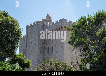 Exkursion zum befestigten Kloster der Abtei Lérins aus dem 15. Jahrhundert, Insel Saint-Honoré, Cannes, Frankreich. Reisestandorte in Frankreich. Das schönste. Stockfoto