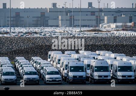 VW-Werk Emden, neue Autos, abwarten, Niedersachsen, Deutschland, Stockfoto