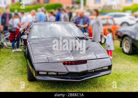 Bray, Irland, Juni 2018 Bray Vintage Car Club Show, Open-Air-Retro-Cars-Display. Black Pontiac Firebird stilisiert als KITT aus der Fernsehserie Knight Rider Stockfoto