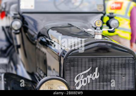 Bray, Irland, Juni 2018 Bray Vintage Car Club Show, Open-Air-Retro-Cars-Display. Vorderansicht bei schwarzem Ford Modell T aus dem Jahr 1900 Stockfoto