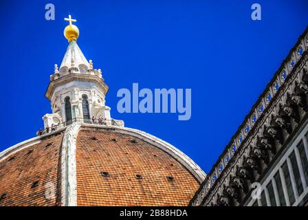 Rote geflieste Kuppel des Duoms von Florenz. Stockfoto