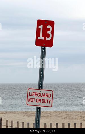 Pech Nummer 13. Rettungsschwimmer nicht im Einsatz. Cape May, New Jersey, USA Stockfoto
