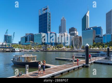 Perth, Australien. Skyline des zentralen Geschäftsviertels von Elizabeth Quay, Perth, Western Australia, Australien Stockfoto