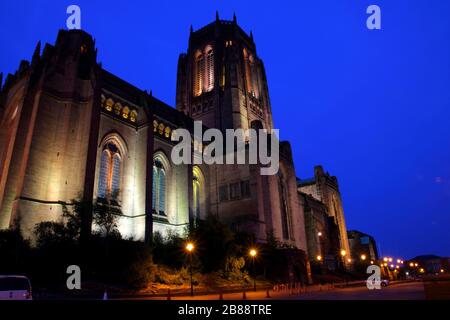 Liverpool Cathedral die Kirche von England Cathedral des Diocese of Liverpool in der Nacht. Stockfoto