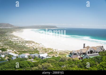 In der Nähe von Kapstadt, Südafrika - 30. November 2019 - Blick auf den Strand von Noordhoek vom Chapman Peak Drive Stockfoto