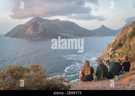 In der Nähe von Kapstadt, Südafrika - 30. November 2019 - Panoramablick auf die Hout Bay vom Chapman Peak Drive Stockfoto