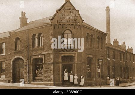 Huddersfield Industrial Society - ein frühes Foto des Northumberland Street Grocery Store Stockfoto