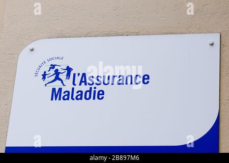Bordeaux, Aquitanien/Frankreich - 03 07 2020: L'Assurance maladie Logo französische Sozialversicherung Schild an der Gebäudewand Stockfoto