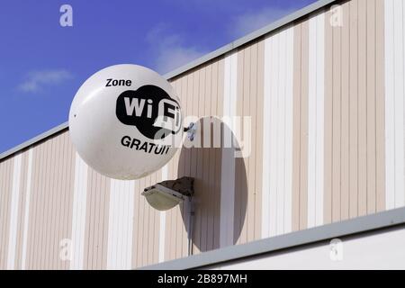 Bordeaux, Aquitanien/Frankreich - 03 15 2020: Wireless-kostenloser Wi-Fi-Hotspot-Hinweisschild auf der Straße Stockfoto