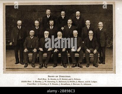 Huddersfield Industrial Society. Ein frühes gemeinsames Porträtfoto des Verwaltungsrates mit Namen. Kinder, Nichol, Dobson, Hawley, Downing, Halstead, Pinder, Hamer, Ledger. Stockfoto