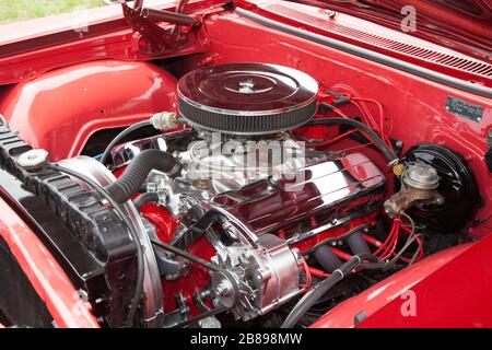 Bordeaux, Aquitanien / Frankreich - 11 07 2019: Motor Details Motor eines Oldtimer Stockfoto