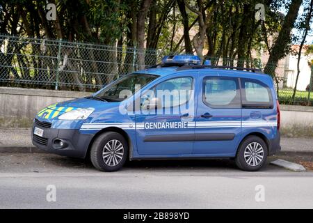 Bordeaux, Aquitanien/Frankreich - 03 15 2020: Gendarmerie frankreich Auto bedeutet in französischem Militärpolizeifahrzeug Stockfoto