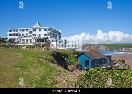 Das legendäre Art Deco Burgh Island Hotel aus den 1930er Jahren, wie es vom Hotelgelände auf Burgh Island an der Süddevon Küste, England, Großbritannien, zu sehen ist Stockfoto