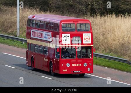 1962 60er Jahre roter Leyland Titan Doppeldecker PSV Bus; erhalten klassisch, geschätzt, Veteran, alte Timer, 60er Jahre restauriert, Sammlerstück, Motoren, vintage, Erbe, Ribble alten Coach Betreiber auf der M6 in Lancaster, Großbritannien Stockfoto