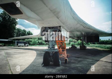 TU-160 Tupolev Überschall-Strategiebomber mit variablem Sweep Wing, Museum Ausstellung Poltava Ukraine Stockfoto