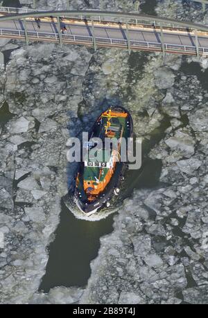 , Eisbrecher-Schiff auf dem Wesel-Datteln-Kanal in Marl, 08.02.2012, Luftbild, Deutschland, Nordrhein-Westfalen, Ruhrgebiet, Marl Stockfoto