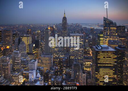 Midtown Center of Manhattan mit Wolkenkratzern des Finanzviertels, einschließlich des Empire State Building und des Bank of America Tower, 12.04.2009, Luftaufnahme, USA, New York City Stockfoto