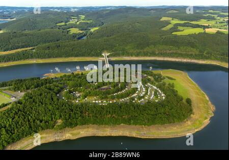 , Camping Ground Biggesee und sondern Brücke, Reservoir Biggesee, 05.08.2015, Luftbild, Deutschland, Nordrhein-Westfalen, Sauerland, Olpe Stockfoto