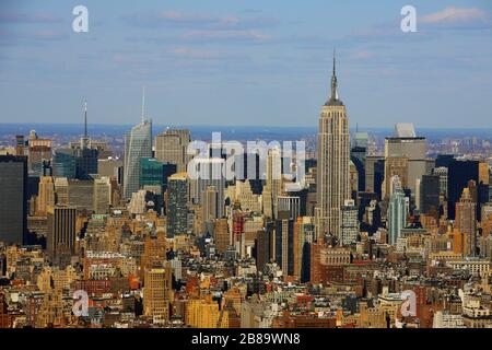 Midtown-Viertel in Manhattan, mit Finanzviertel und Empire State Building und Bank of America Tower, 12.04.2009, Luftaufnahme, USA, New York City Stockfoto