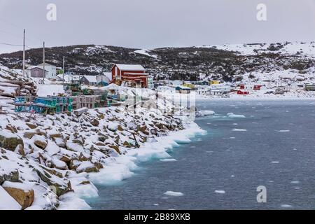 Blick über Seal Cove zum Dorf Fogo, auf Fogo Island, Neufundland, Kanada Stockfoto