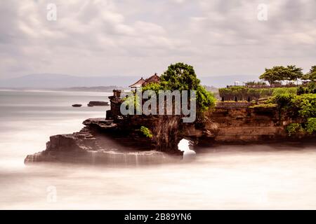 Pura Batu Bolong-Tempel, Tanah Lot Temple Area, Bali, Indonesien. Stockfoto