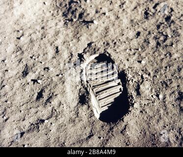 Bootdruck des Astronauten auf der Landungsmission des Mondes (Mond). Elemente dieses Bildes, das von der NASA eingerichtet wurde. Stockfoto