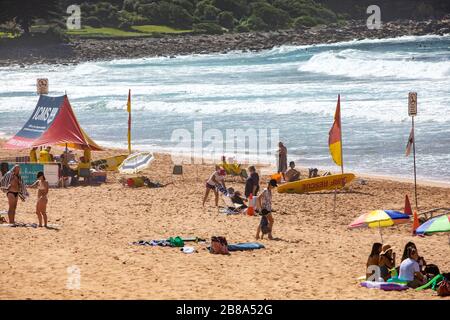 Sydney, Australien. März 2020. Avalon Beach, Sydney, Australien. Samstag, 21. März 2020. Die Einwohner Sydneys versammeln sich am Avalon Beach trotz Warnungen, 1,5 m voneinander entfernt zu bleiben. Kredit: martin Beere/Alamy Live News Stockfoto