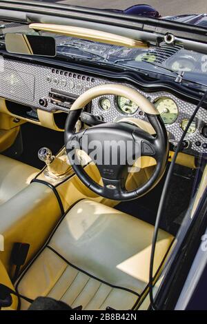 Innenraum eines blauen cabriolet-morgan-Autos Stockfoto