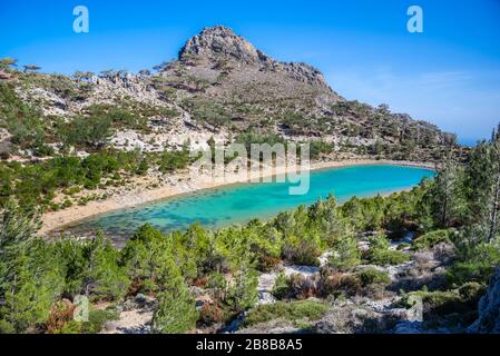 See von Skafi auf dem Berg Thripti im Frühling, Crete, Griechenland. Stockfoto