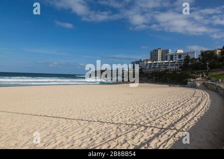 Bondi Beach war gestern wegen unannehmbarer Menschenmassen geschlossen. Die jüngsten Regeln zur sozialen Distanzierung wurden ignoriert, und infolgedessen musste die Regierung c Stockfoto