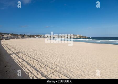 Bondi Beach war gestern wegen unannehmbarer Menschenmassen geschlossen. Die jüngsten Regeln zur sozialen Distanzierung wurden ignoriert, und infolgedessen musste die Regierung c Stockfoto