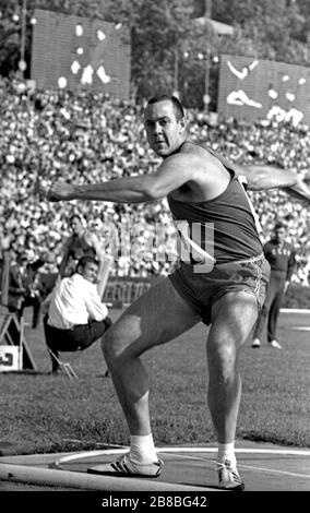 Al Oerter. War eine US-amerikanische Leichtathletin und viermalige Olympiasiegerin im Diskuswurf. Er war der erste Athlet, der im selben indi eine Goldmedaille gewann Stockfoto