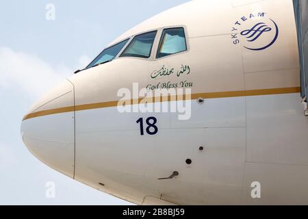 Männlich, Malediven - 17. Februar 2018: Saudia - Saudi Arabian Airlines Boeing 777-300er Flugzeug am Flughafen Male (MLE) auf den Malediven. Stockfoto