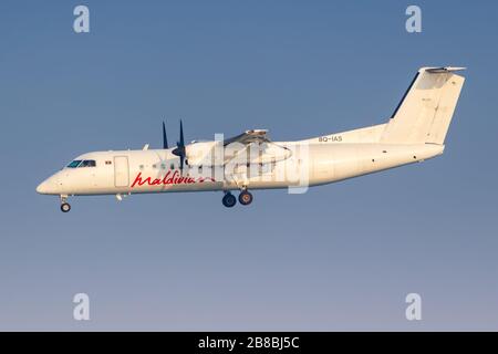 Männlich, Malediven - 18. Februar 2018: Maledivisches Bombardier DHC-8-300 Flugzeug auf dem Malediven Flughafen (MLE). Stockfoto